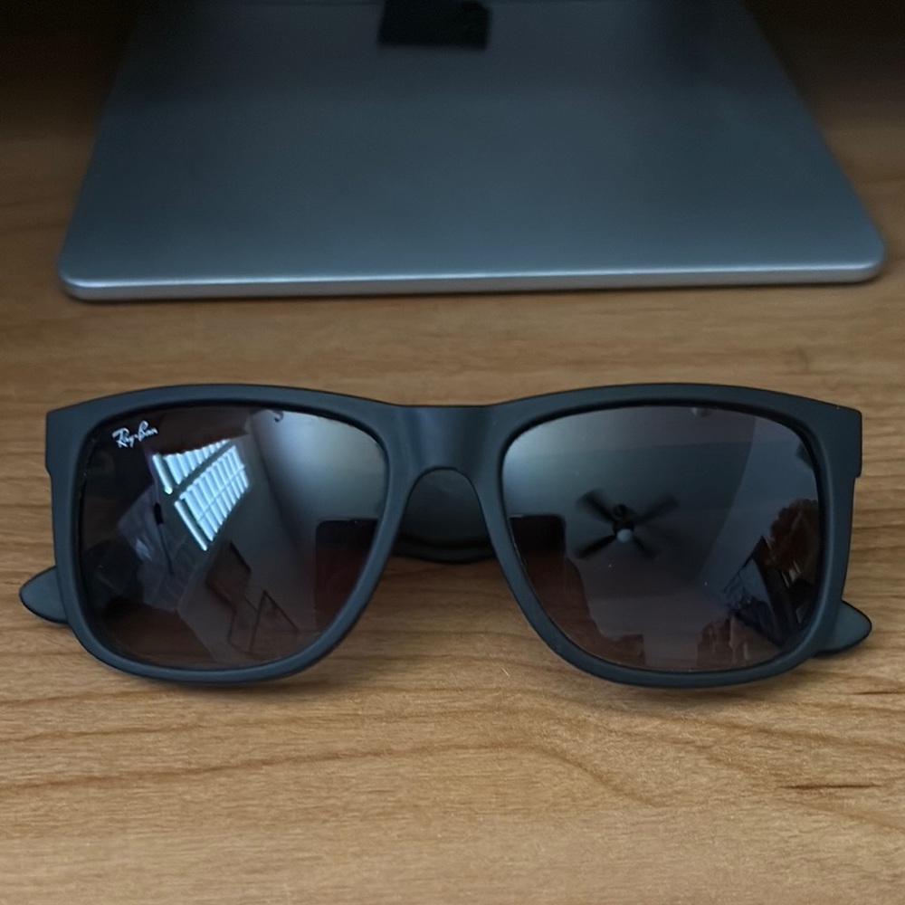[SOLD] Ray-Ban Black Wayfarer Sunglasses